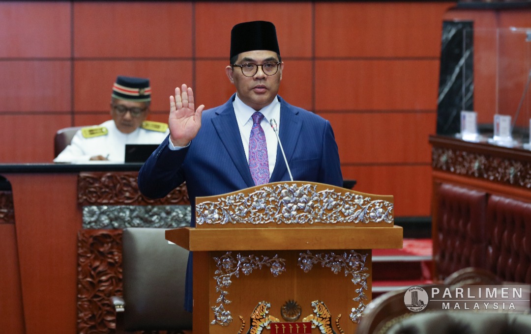 pegawai-khas-pak-lah-angkat-sumpah-sebagai-senator